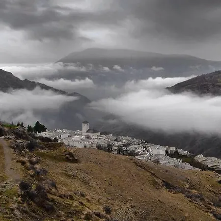 El Cascapenas De La Alpujarra Капилейра